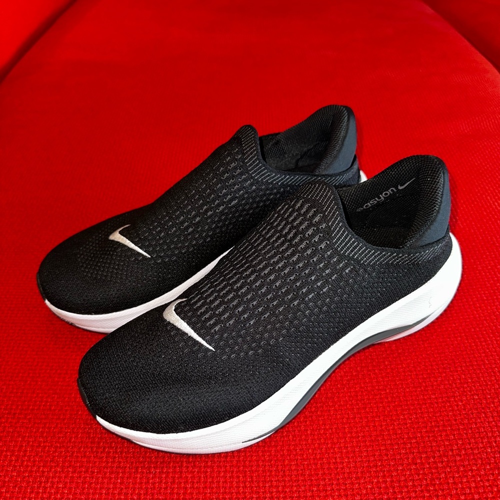 Nike Go FlyEase Slip-On Sneakers